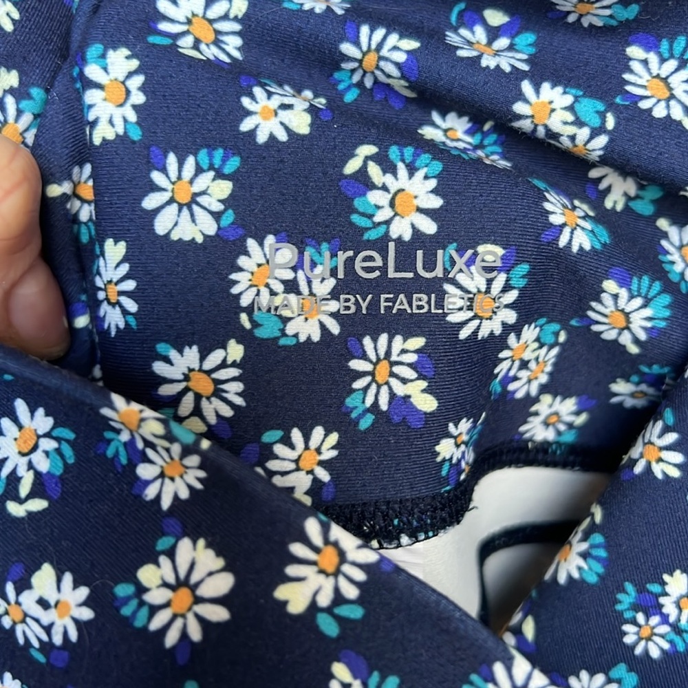 Fabletics Workout Set - Picture 4 of 4
